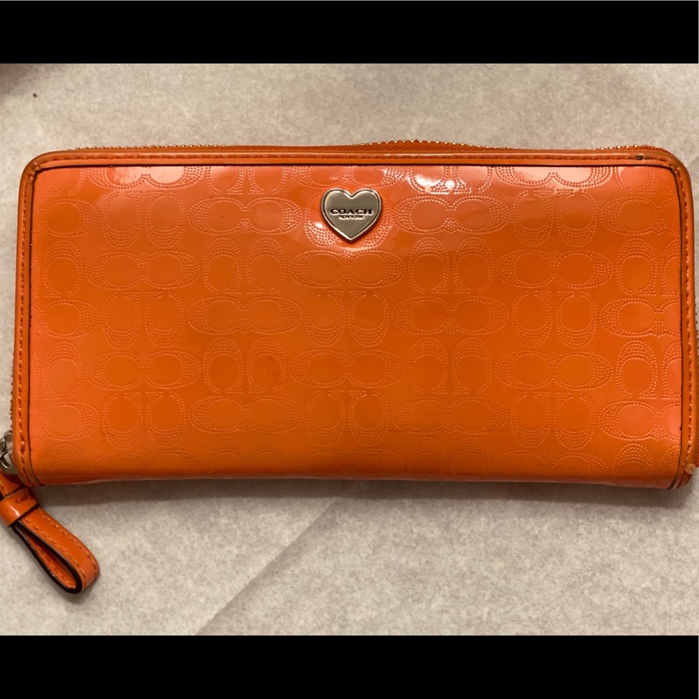 Coach Accordion wallet patent leather